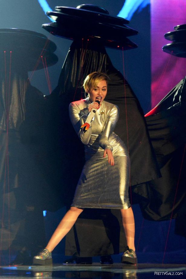 Miley Cyrus na MTV Europe Music Awards 201312