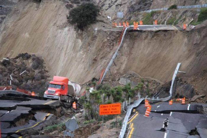 Terremoto no México destrói estrada17