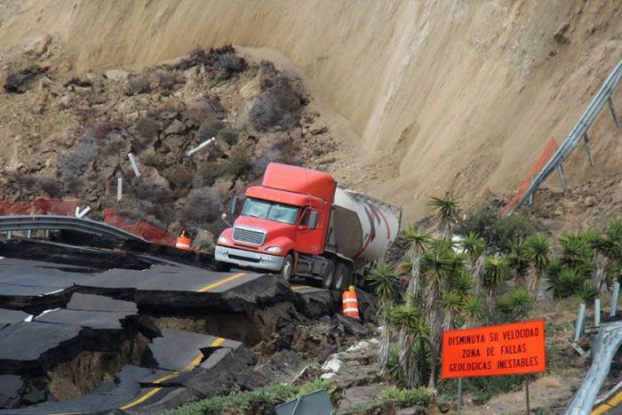 Terremoto no México destrói estrada20