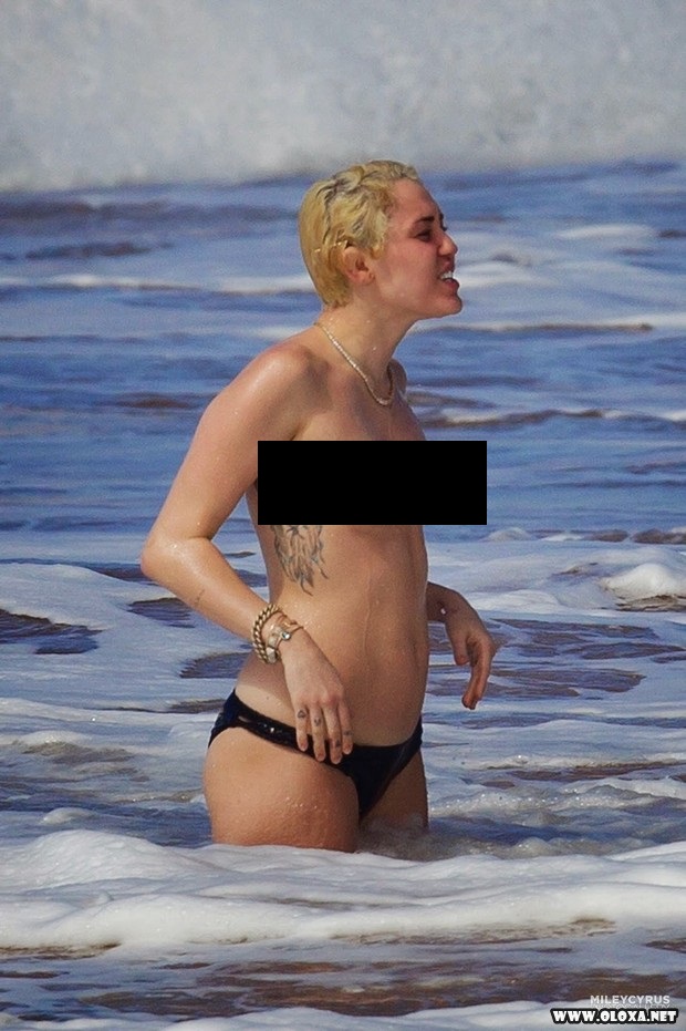 miley-cyrus-topless